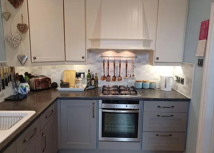 7 Cromwell Gardens - 2 Bed House