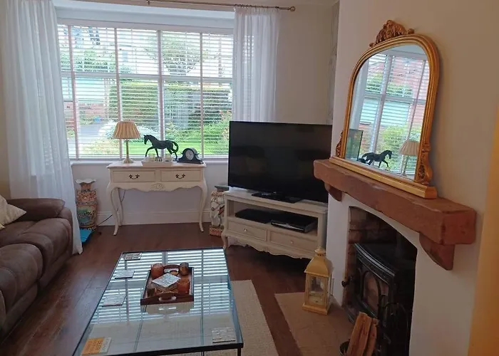 7 Cromwell Gardens - 2 Bed House
