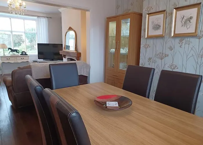 7 Cromwell Gardens - 2 Bed House