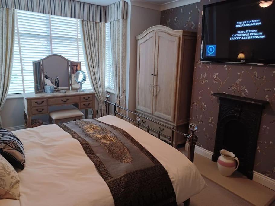7 Cromwell Gardens - 2 Bed House *