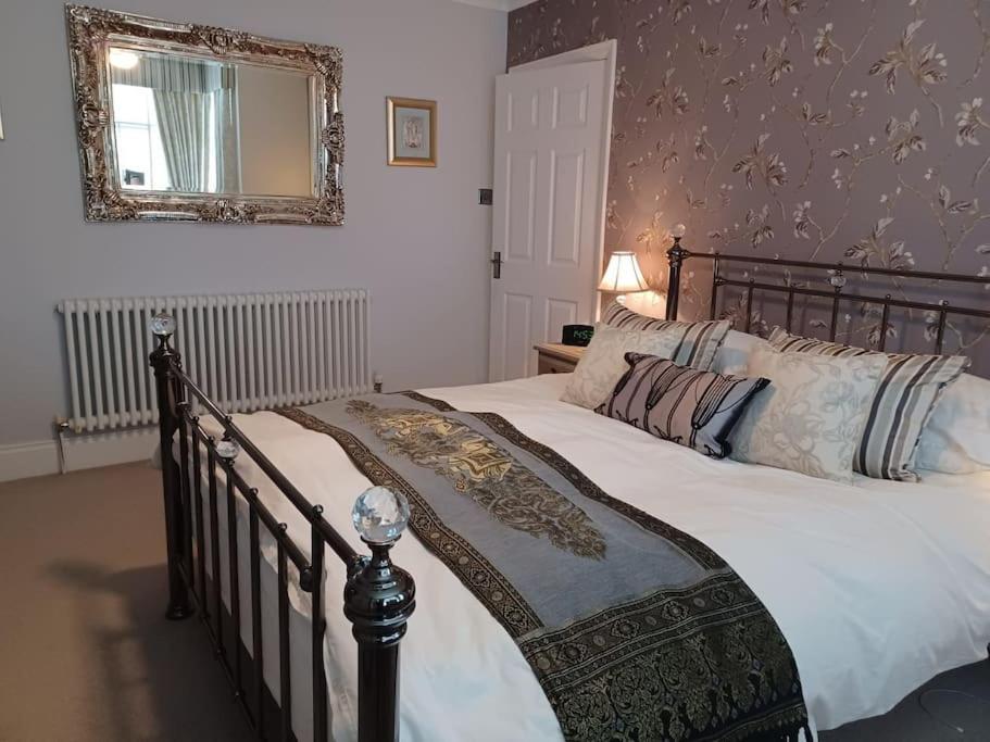 7 Cromwell Gardens - 2 Bed House Scarborough