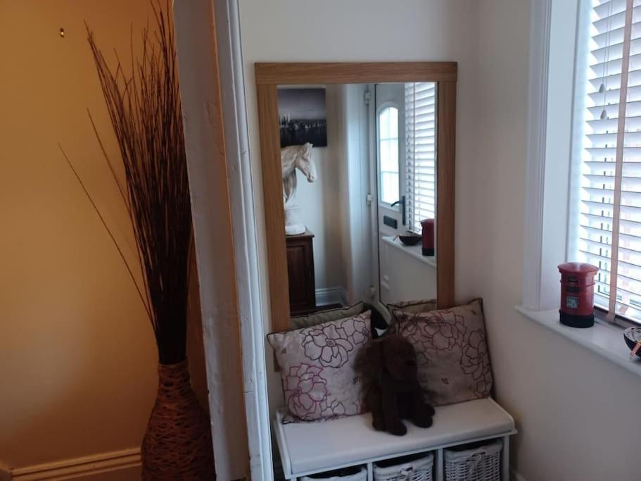 7 Cromwell Gardens - 2 Bed House *